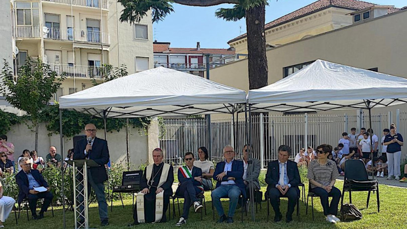 Intitolati a don Luigi Giussani i giardini dietro la scuola Trevigi